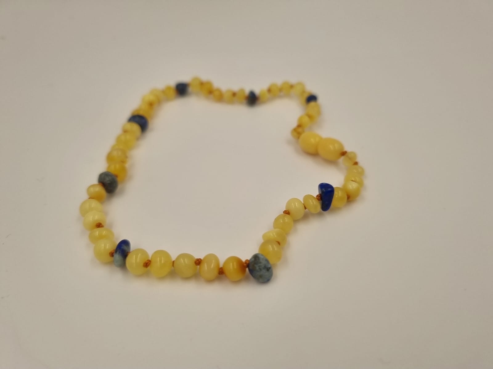 Kehribar Bebek -Sodalit Taşlıdır