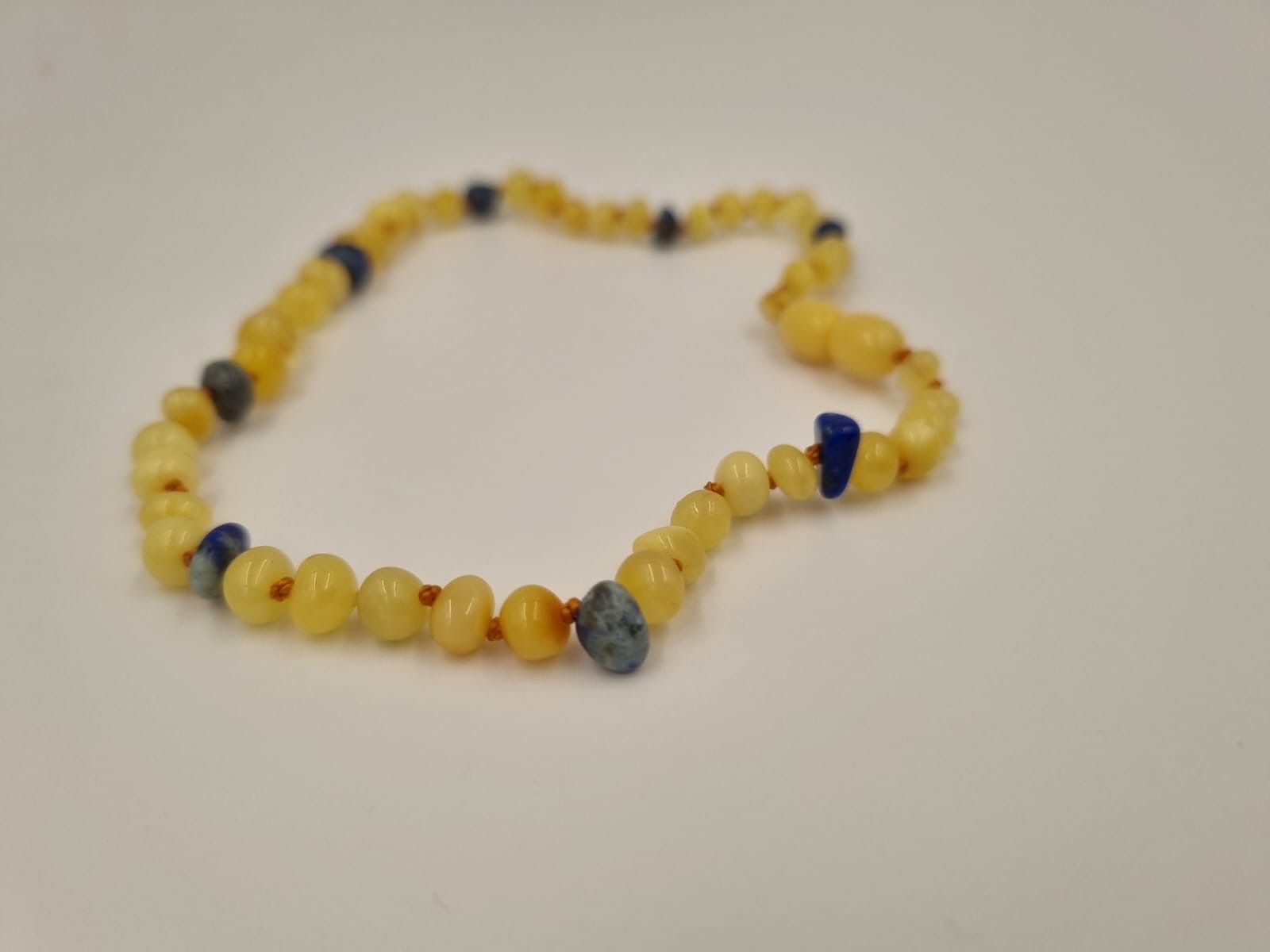 Kehribar Bebek -Sodalit Taşlıdır